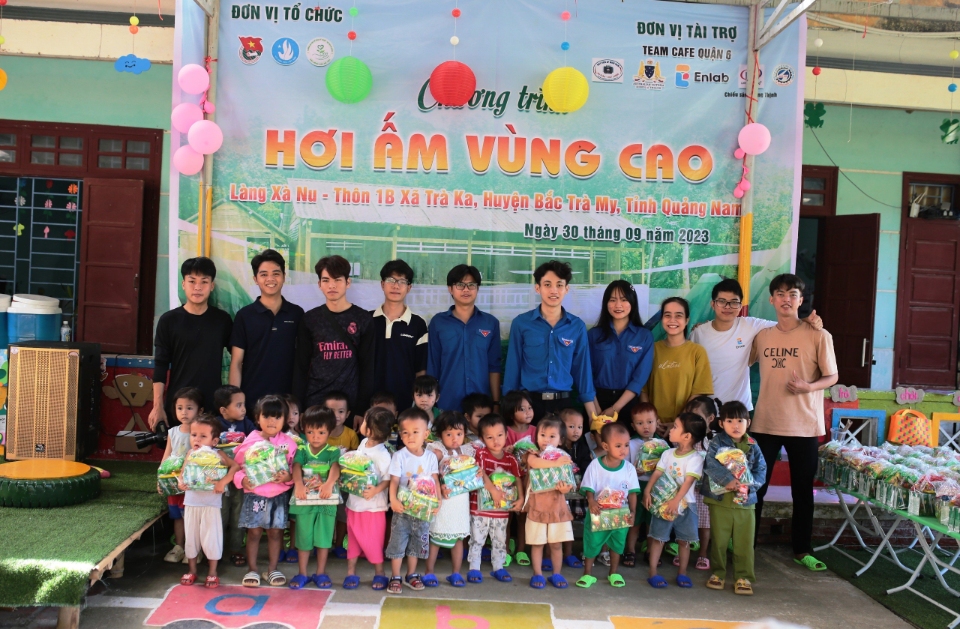 Chương trình “Hơi ấm vùng cao” tại làng Xà Nu & thôn 1B xã Trà Ka, tỉnh Quảng Nam