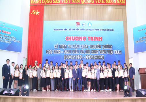 Hội sinh viên Trường Đại học Sư phạm Kỹ thuật - Đại học Đà Nẵng tuyên dương sinh viên 5 tốt cấp trường và chăm lo cho sinh viên khó khăn đón Tết